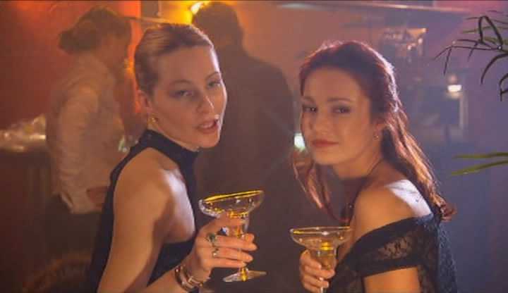 Стриптиз Лики Кремер И Евгении Брик – Матрешки 2005 Стриптиз Лики Кремер И Евгении Брик – Матрешки 2005